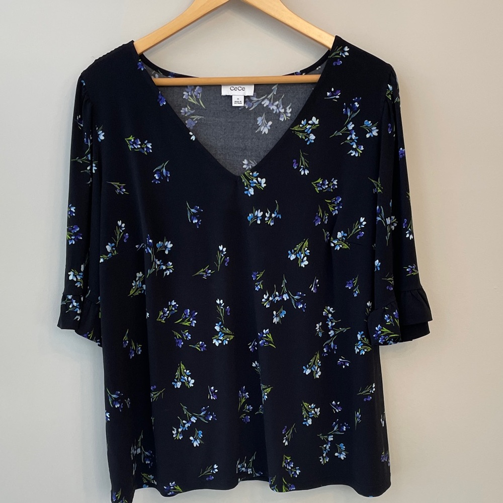 CeCe Black Blue Floral Ruffle Cuff Top Blouse Size 1X - Picture 3 of 9